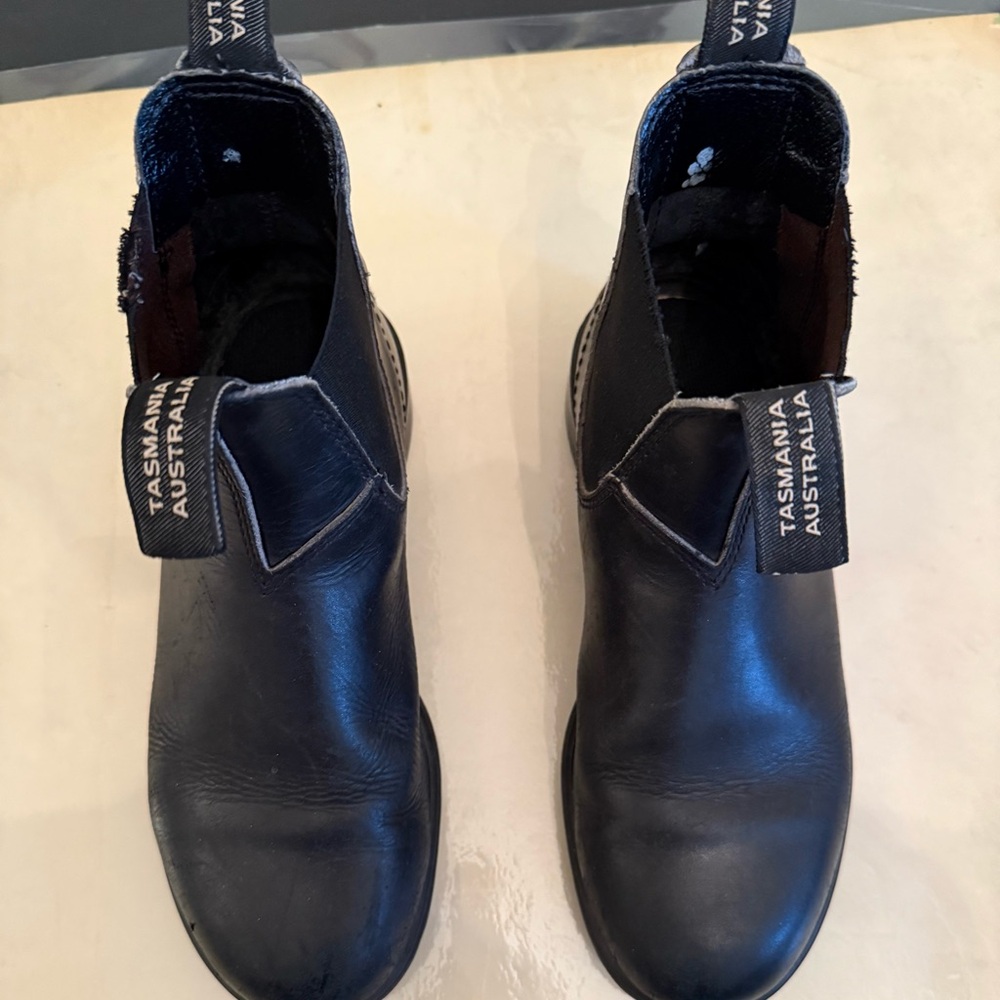 Black Blundstone size 5